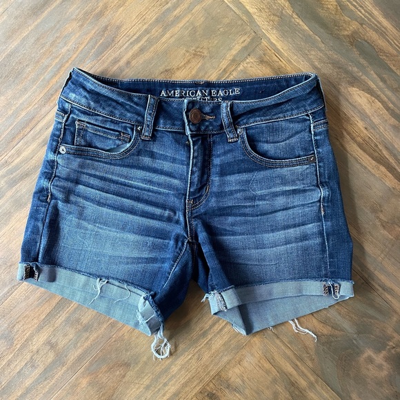 American Eagle MIDI Shorts Size 4 - Picture 1 of 3